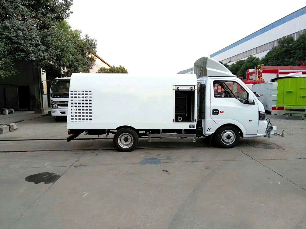 1.5立方 藍牌東風(fēng)途逸 路面清洗車