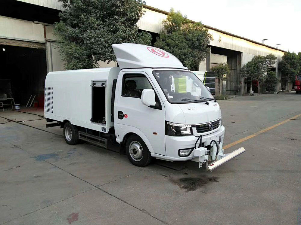 1.5立方 藍牌東風(fēng)途逸 路面清洗車
