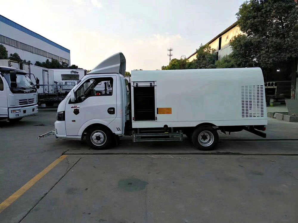 1.5立方 藍牌東風(fēng)途逸 路面清洗車